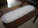 Nieuwe prachtige handwerk tafelloper met fijn gehaakte rande, Ophalen of Verzenden, Nieuw, Wit, Rechthoekig