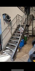 Stalen trap met bordes, Doe-het-zelf en Verbouw, Ladders en Trappen, Ophalen, Gebruikt, 2 tot 4 meter