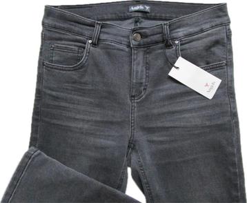 Jeans Angels beschikbaar voor biedingen