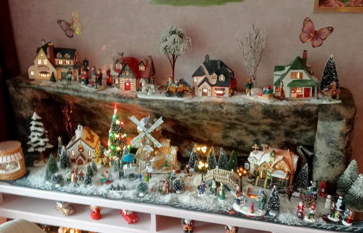 Te koop Lemax kerstdorp, Diversen, Kerst, Zo goed als nieuw, Ophalen of Verzenden