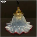 Vintage glazen hanglampje, met golvende, rood gekleurde rand, Gebruikt, Vintage, Ophalen of Verzenden, Glas