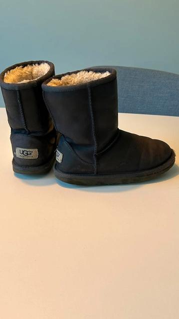 Warme leren UGGS donkerblauw maat 31/32 Uggs jongen meisje beschikbaar voor biedingen