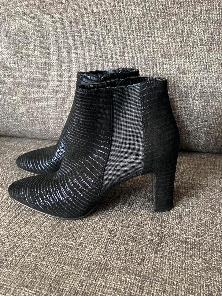 CERVONE Zwarte Enkellaarsjes Maat 40, Kleding | Dames, Schoenen, Zo goed als nieuw, Lage of Enkellaarzen, Zwart, Verzenden