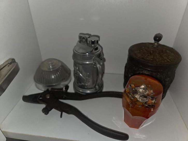 Antieke verzameling: potje, aansteker, pookknop, tang, Antiek en Kunst, Curiosa en Brocante, Ophalen of Verzenden