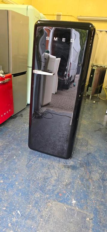 Smeg koelkast zwart(gratis bezorging). beschikbaar voor biedingen