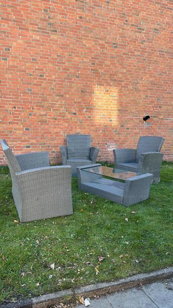 Leuke Tuinset loungeset met kussens beschikbaar voor biedingen