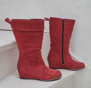 Rode suede laarsjes met sleehakje merk Bladelli 34 NIEUW  beschikbaar voor biedingen