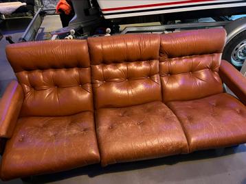Vintage bank in stijl van Coja beschikbaar voor biedingen