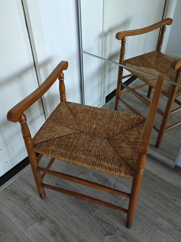 Vintage rotan kruk stoel bankje met houten armleuningen  beschikbaar voor biedingen
