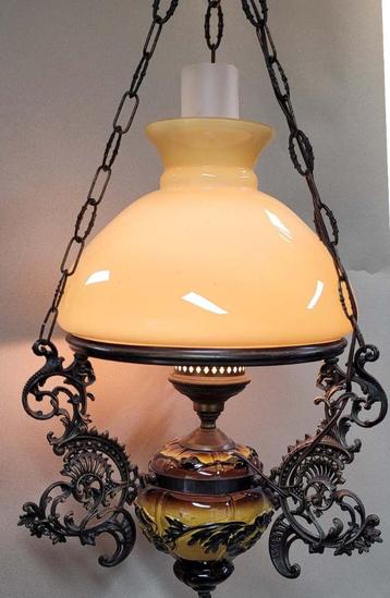 Mooie oude hanglamp beschikbaar voor biedingen