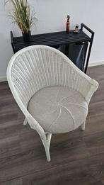 Witte rotan stoel met kussen (hoes gehaakt!), Huis en Inrichting, Stoelen, Ophalen, Gebruikt, Wit, Eén