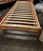 Houten eenpersoonsbed ,laag model ,logeerbed, Ophalen, Zo goed als nieuw, Overige maten, Hout