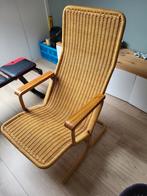 Rotan relaxstoel met houten armleuningen, Ophalen, Riet of Rotan, Gebruikt, Bruin