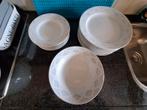 Servies - Borden en Diepe Borden, Huis en Inrichting, Ophalen, Gebruikt, Bord(en), Overige stijlen