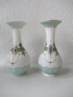 2 Glazen art nouveau vazen gedecoreerd met emaille, Antiek en Kunst, Antiek | Vazen, Ophalen of Verzenden