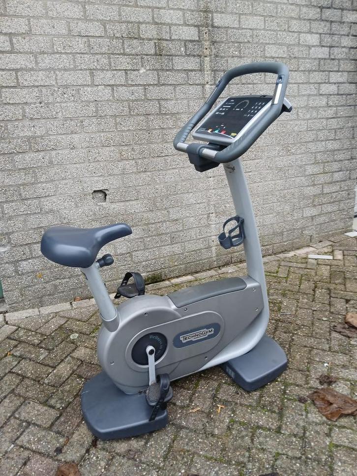 Technogym hometrainer 700 I Led, Sport en Fitness, Fitnessapparatuur, Gebruikt, Hometrainer, Benen, Metaal, Ophalen of Verzenden
