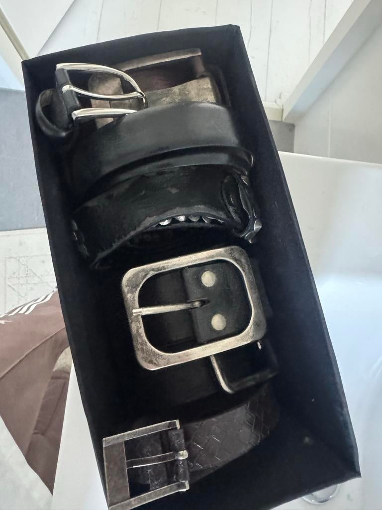 Doos met leren riemen, geschikt voor man met broekmaat 32., Ophalen of Verzenden, Gedragen, Bruin