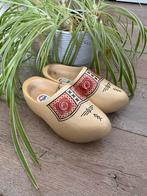 Houten Klompen met Decoratie - Maat 33, Ophalen of Verzenden, Zo goed als nieuw, Beige, Overige typen