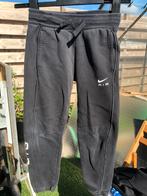 Nike Joggingbroek 122/128, Ophalen of Verzenden, Zo goed als nieuw, Jongen of Meisje, Broek