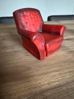Rode miniatuur chesterfield stoel, Verzamelen, Ophalen of Verzenden, Zo goed als nieuw, Poppenhuis