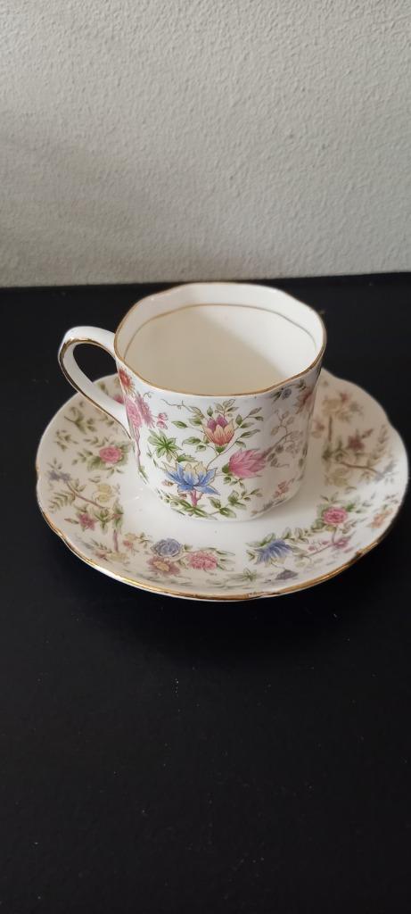 Vintage Balmoral Castle Bone China Teacup & Saucer., Antiek en Kunst, Antiek | Porselein, Ophalen of Verzenden