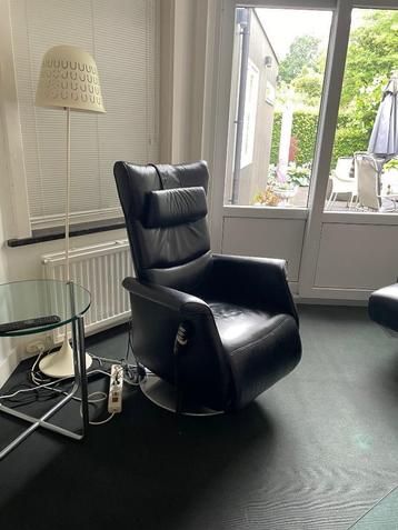 Sta op stoel fauteuil zwart leer beschikbaar voor biedingen