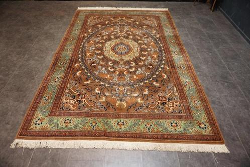 Prachtig Oosters vloerkleed, in zeer goede staat. Kleurrijk., Antiek en Kunst, Antiek | Kleden en Textiel, Ophalen