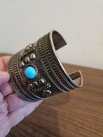 Vintage artisan slaven armband met turquoise decoratiesteen, Gebruikt, Staal, Ophalen of Verzenden, Nvt