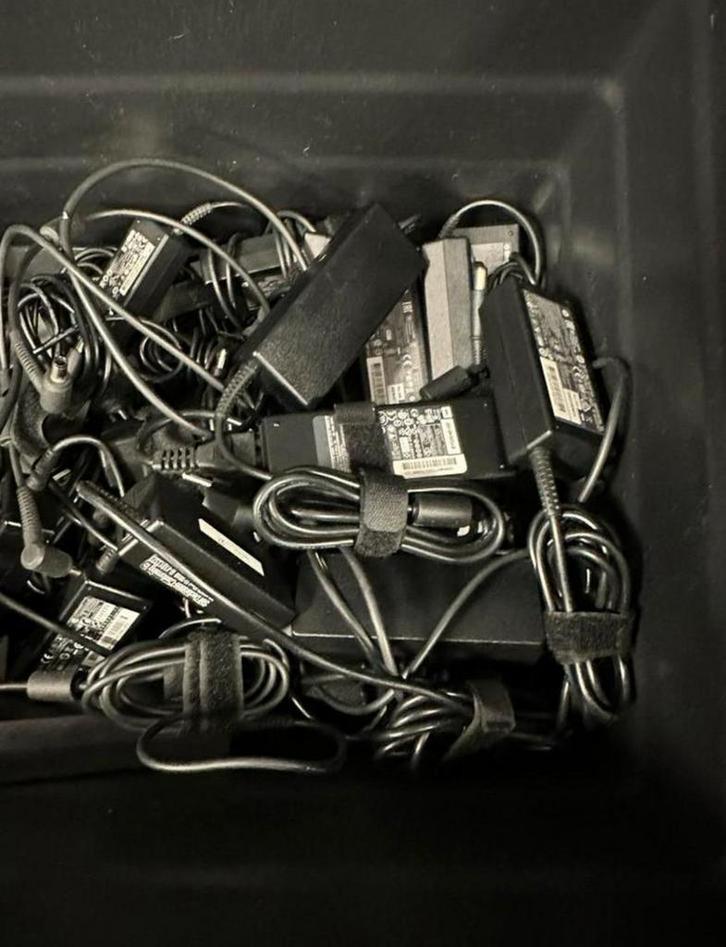 Partij HP adapters Center Pin 55 stuks laptop adapter, Computers en Software, Laptop-opladers, Zo goed als nieuw, Ophalen of Verzenden