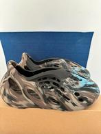 Yeezy Foam RNNR Mx Cinder 44,5, Ophalen of Verzenden, Nieuw, Zwart