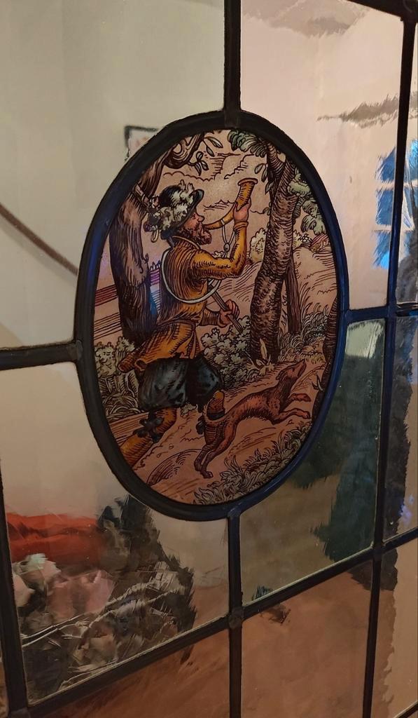 Hand beschilderd Glas in lood raam met jachttafereel, Antiek en Kunst, Antiek | Glas en Kristal, Ophalen