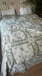 Prachtige patchwork sprei groen roze laura ashley stijl, Ophalen of Verzenden, Zo goed als nieuw, Tweepersoons, Overige typen