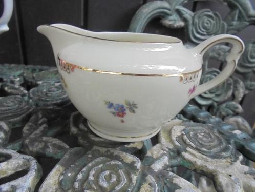 Melkkannetje Bavaria met strooi bloemetjes en goud decoratie, Antiek en Kunst, Antiek | Servies los, Ophalen of Verzenden
