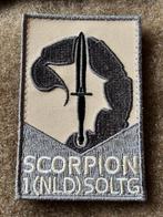 Arm embleem gvt KCT scorpion Soltg origineel, Verzamelen, Verzenden, Landmacht, Nederland, Embleem of Badge