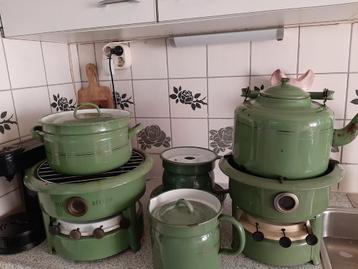 Heel veel.emaille spullen beschikbaar voor biedingen