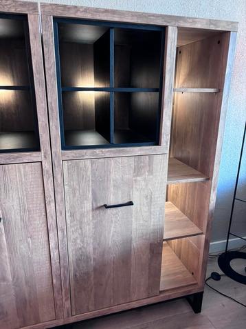Old teak houten kast met verlichting beschikbaar voor biedingen