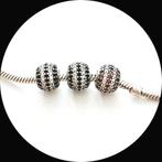 Pandora pave bol 791051CZR rood 791051NCK zwart / retired, Pandora, Ophalen of Verzenden, Zo goed als nieuw, 2 of 3 bedels