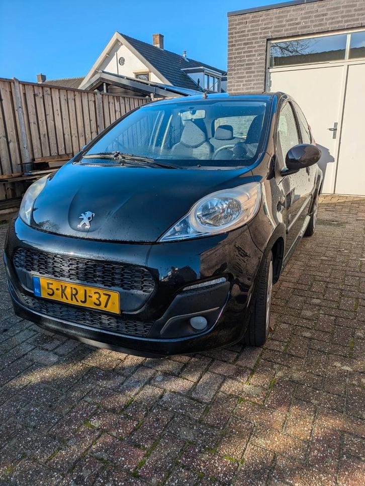 Peugeot 107 Envy 1.0 12V 5DR 2013 Zwart, Auto's, Peugeot, Particulier, Benzine, A, Hatchback, Handgeschakeld, Origineel Nederlands