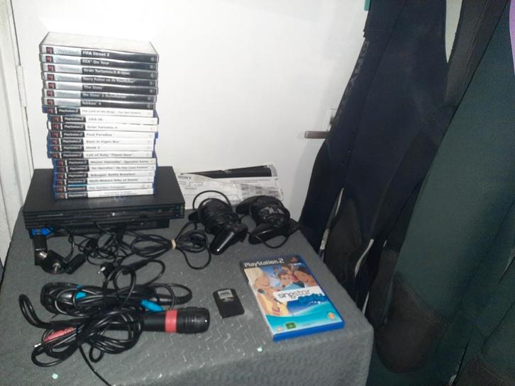 Playstation 2, 2 controllers, memory card 16mb + 21 games, Spelcomputers en Games, Spelcomputers | Sony PlayStation 2, Zo goed als nieuw