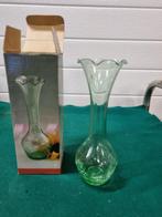 Vaas groen golvend glas, Huis en Inrichting, Ophalen of Verzenden, 'T Olde Gre-j, Info@toldegrej.nl, Endepoelstraat 20f Didam