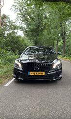 Mercedes-Benz CLA 180 automaat 2013 Zwart AMG uitvoering, Auto's, Mercedes-Benz, 4 cilinders, 715 kg, Zwart, 1200 kg