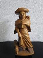 mooi uit hout gesneden beeldje 21 cm, Ophalen of Verzenden
