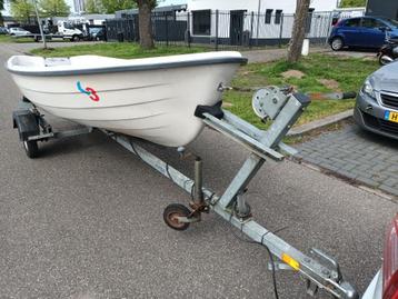 Nette Honda motor boot op aanhanger 