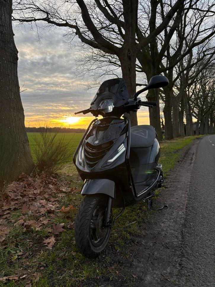 Piaggio Zip Scooter Glans zwart, Fietsen en Brommers, Scooters | Piaggio, Zo goed als nieuw, Zip, Maximaal 45 km/u, Benzine, Ophalen