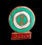 Zetor speld groen-rood emaille, Verzamelen, Verzenden, Zo goed als nieuw, Transport, Speldje of Pin