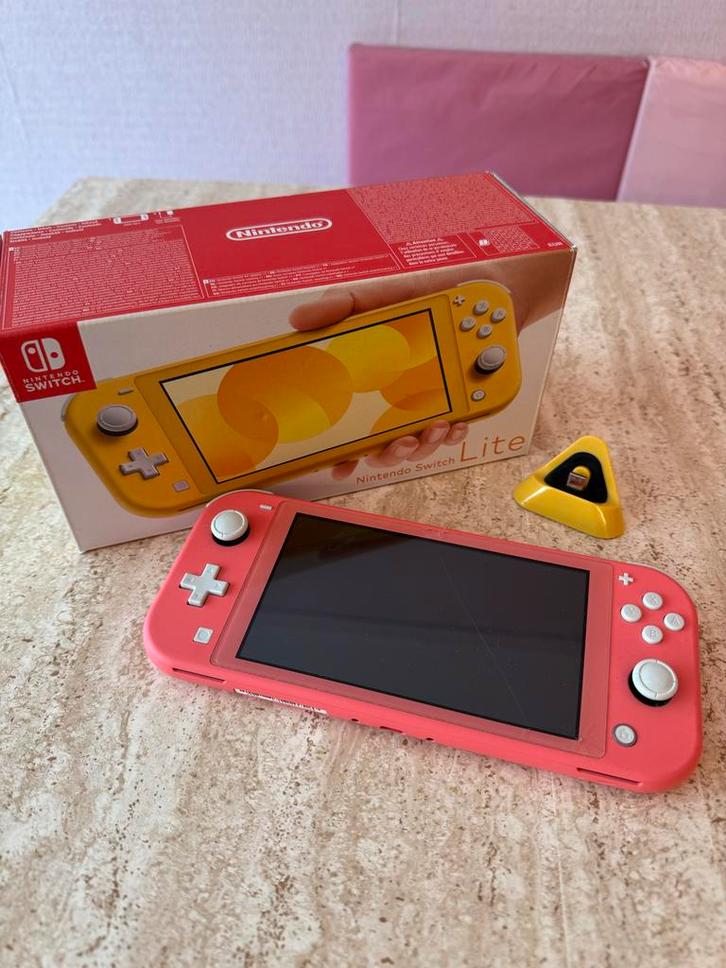 Nintendo Switch Lite Koraal + 2 Games naar keuze!, Spelcomputers en Games, Games | Nintendo Switch, Zo goed als nieuw, Overige genres