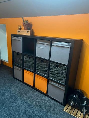 Kallax kast ikea 3x4 zwart (incl deurtjes en stoffe mandjes) beschikbaar voor biedingen
