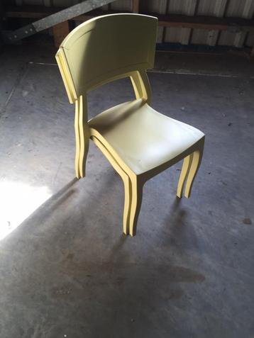 2 stuks terrasstoelen nieuw stapelbaar geel kunststof beschikbaar voor biedingen