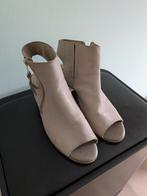Mooie leren schoenen met 6 cm hak maat 39, Kleding | Dames, Ophalen, Zo goed als nieuw, Beige