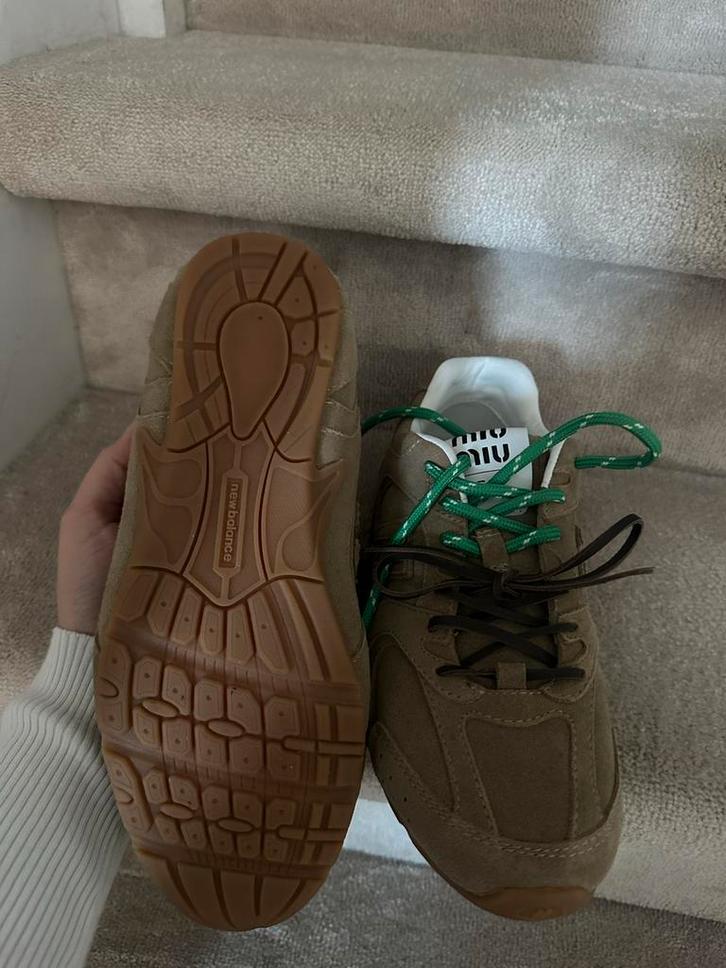 New Balance x Miu Miu 530 - Maat 39, Kleding | Dames, Schoenen, Zo goed als nieuw, Sneakers of Gympen, Bruin, Ophalen of Verzenden